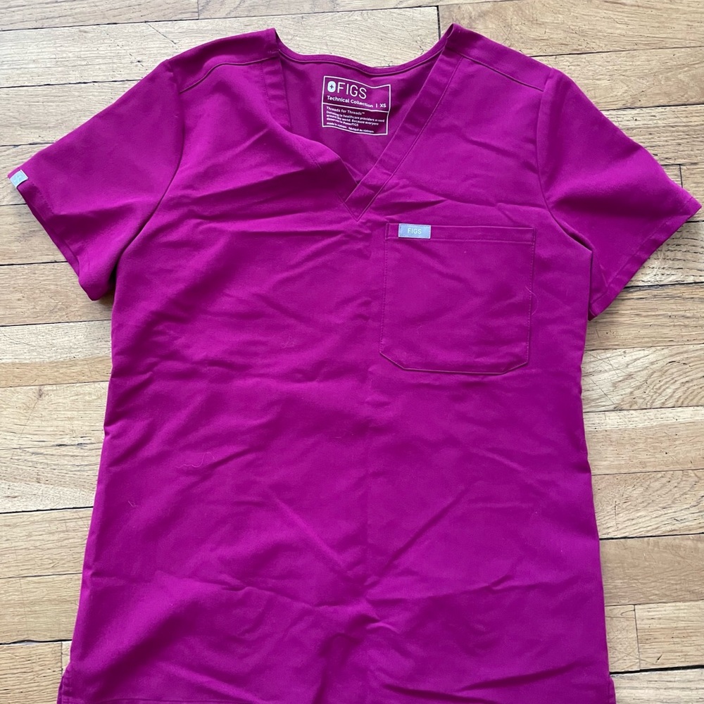 Figs Magenta XS Catarina Top EUC